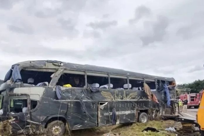 Morre cantor Aleksandro, dupla de Conrado, após acidente de ônibus