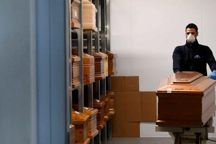 Número de mortes no Brasil por Covid-19 dobra a cada 5 dias; ritmo supera EUA