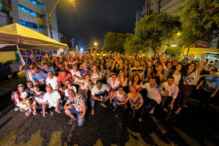 Jornalistas se reuniram na frente da Tv Gazeta