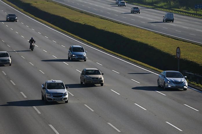 Câmara aprova anistia de 45 dias a motoristas que dirigiram com faróis apagados