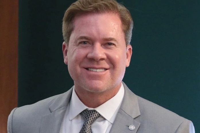 Marx Beltrão celebra aprovação de projeto que amplia licença-paternidade: “Uma vitória da família brasileira”