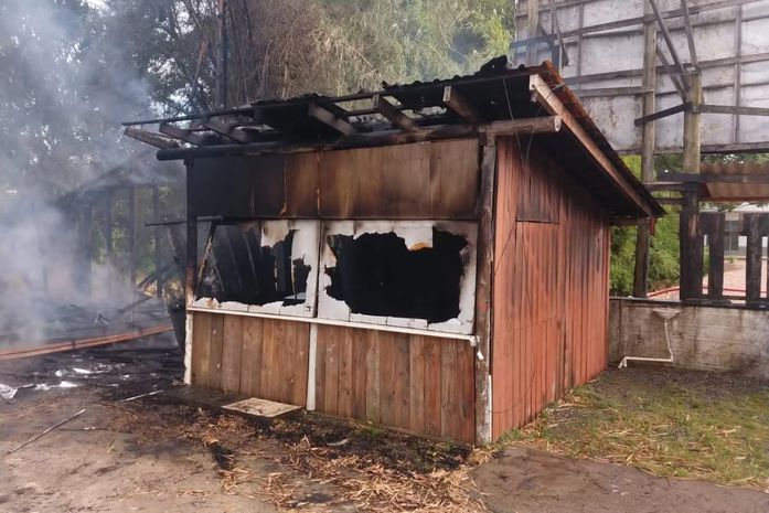Casa do autor de ataque em Brasília sofre incêndio em Santa Catarina e PF assume investigação