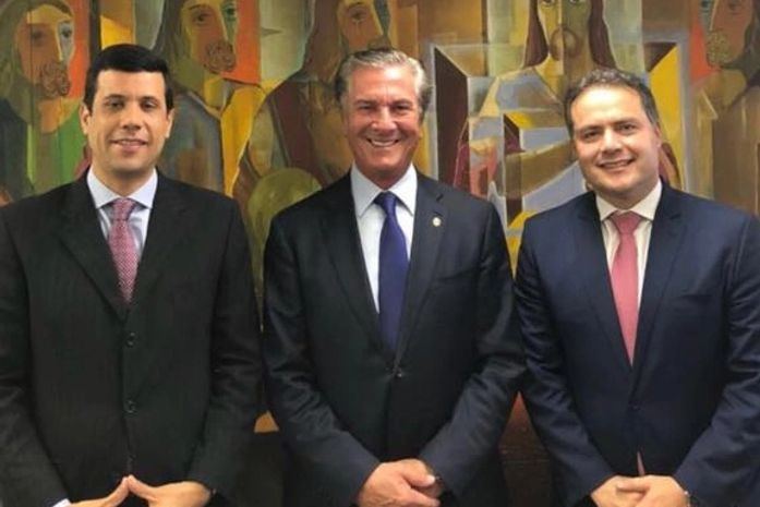 Renan faz registro ao lado de Collor em meios a boatos de enfrentá-lo nas urnas