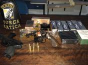 Dupla acusada de roubar perfumaria é presa