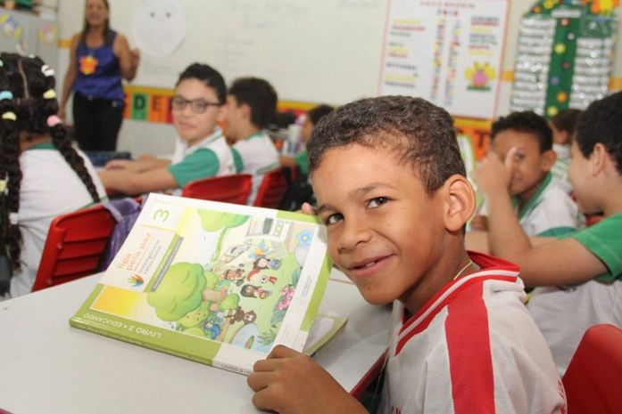 Alunos da rede municipal de Arapiraca recebem kits nutricionais