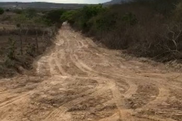 Prefeitura de Traipu reabre estrada que estava obstruída há mais de 8 anos