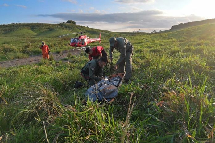 Bombeiros resgatam cadáver de área de difícil acesso em Murici