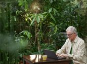 TECNOLOGIA E ENVELHECIMENTO: COMO OS LONGEVOS ESTÃO SE ADAPTANDO AO MUNDO DIGITAL