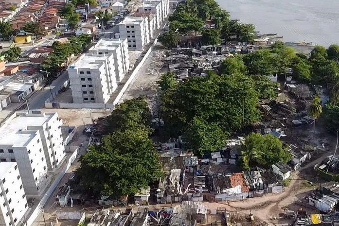 Homem é flagrado furtando tijolos de obra da prefeitura na Lagoa Mundaú