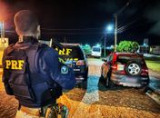 Carro roubado é abandonado em acostamento e PRF recupera veículo na BR-104