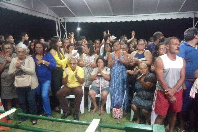 Com dor e comoção, corpo de Silvânio Barbosa é sepultado no Benedito Bentes; veja vídeos