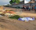 Corpo de jovem é encontrado em terreno baldio com marca de tiro na cabeça
