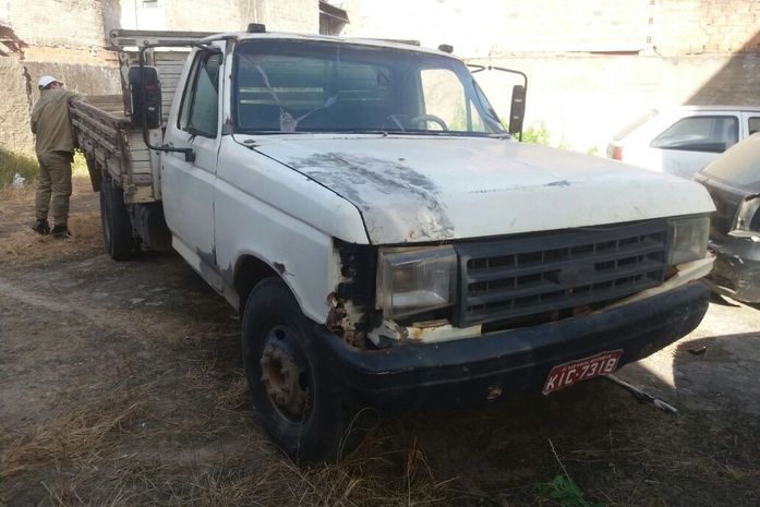 Caminhão conduzido por criança de 10 anos atropela três pessoas no interior, uma morreu