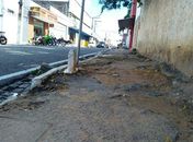Calçadas em péssimas condições: caminhar pelo centro de Arapiraca virou desafio para pedestres