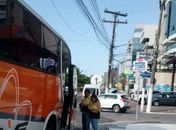 Fiscais realizam vistoria na orla marítima de Maceió.