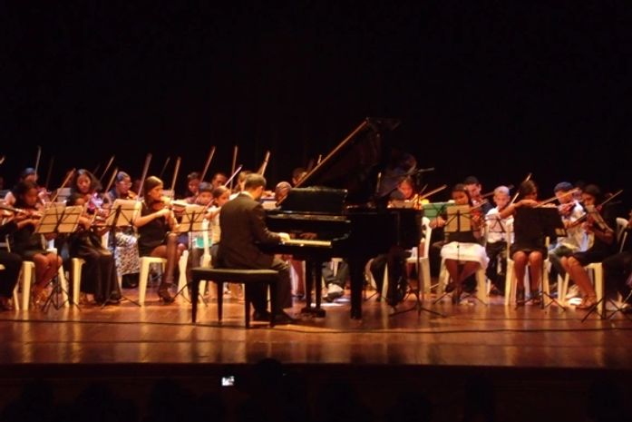 Teatro Deodoro recebe alunos do Centro de Belas Artes