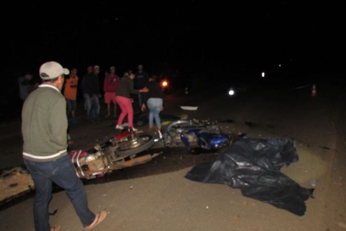 Colisão entre motocicletas deixa um morto e dois gravemente feridos