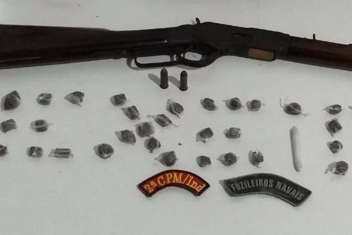 Polícia prende suspeito e desarticula suposto ponto de drogas