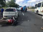 Mulher morre após colisão entre carro e moto na BR-104 quando seguia para o trabalho em Maceió