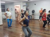 Escola de balé realiza aula aberta ao público