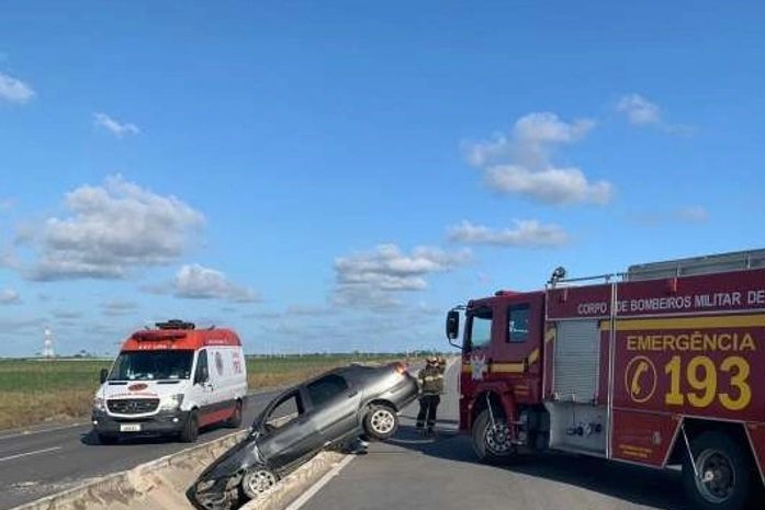 Casal fica ferido em acidente na AL-405, em Rio Largo