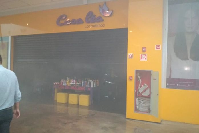 Loja de cosméticos registrou um princípio de incêndio nesta segunda