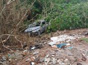 Motorista perde controle e carro cai em ribanceira no Agreste