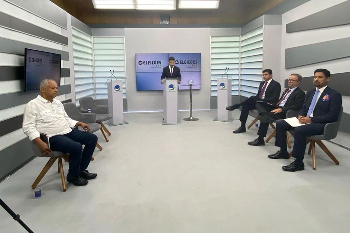 Em debate, Rodrigo Cunha reforça Pacto pela Educação e estímulo a geração de emprego e renda