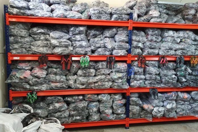 Mais de 100 mil pares de sapatos e sandálias falsificados são apreendidos em operação