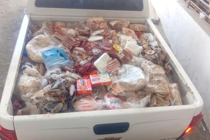Vigilância Sanitária apreende 1.300 kg de produtos impróprios em supermercado no Clima Bom
