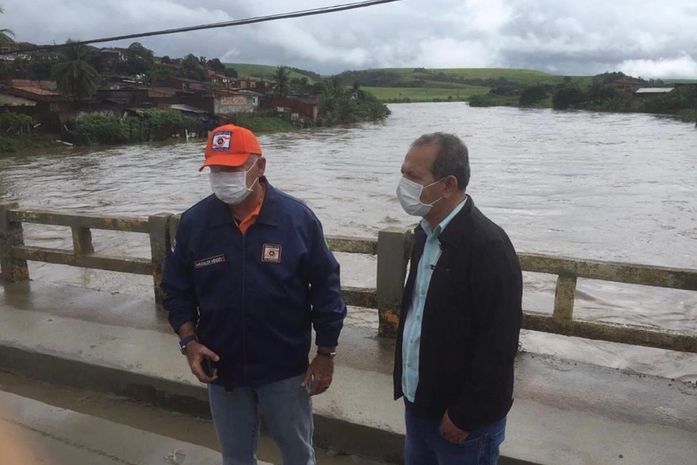 Chico Vigário visita áreas de risco e monitora nível do Rio Paraíba