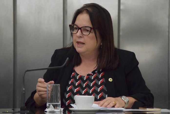 Fátima Canuto defende alíquota zero para os aposentados da rede estadual