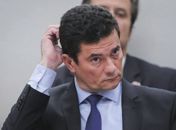 Moro molesta o idioma e fulmina o direito