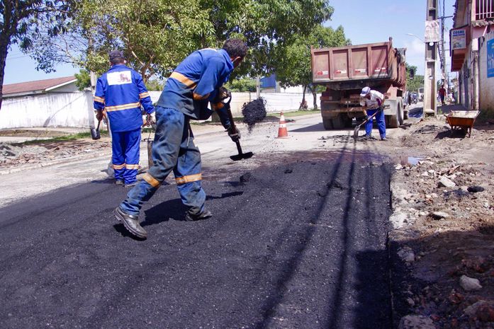 Operação tapa-buraco contempla mais seis bairros de Maceió; saiba como solicitar