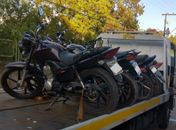 Polícia prende duas pessoas e recupera veículos roubados