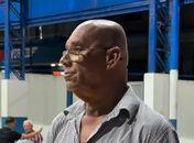 ‘Me apego a Deus’: avô de crianças mortas atropeladas desabafa durante velório em Taquarana 
