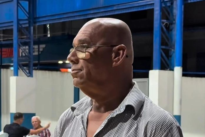 ‘Me apego a Deus’: avô de crianças mortas atropeladas desabafa durante velório em Taquarana