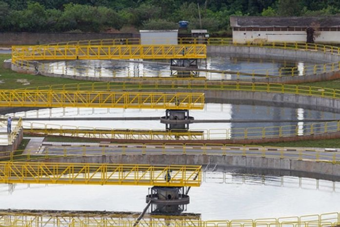 Grupo vencedor deverá investir R$ 2,6 bi em infraestrutura em seis anos.
