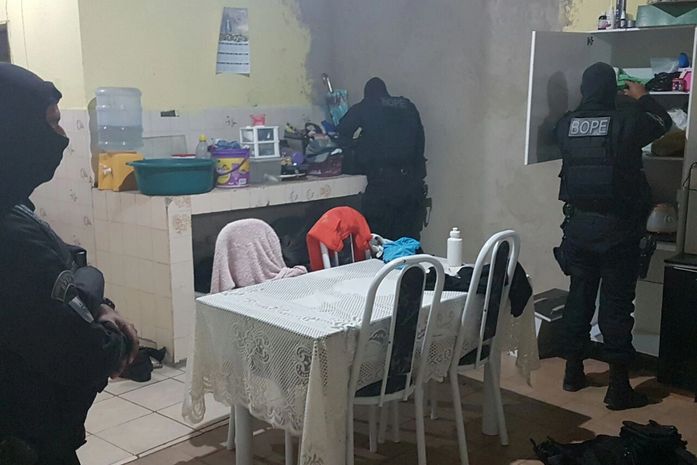 Servidores de Prefeitura são presos acusados de vender casas de conjuntos habitacionais