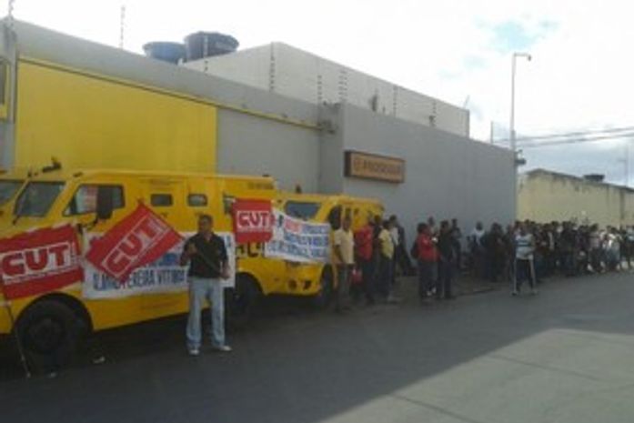 Vigilantes cruzaram braços