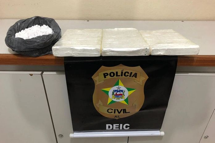 Mulher é presa com 3kg de cocaína dentro de condomínio em Maceió
