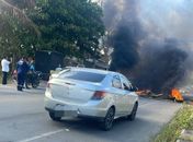 Moradores de Ipioca bloqueiam AL-101 Norte em protesto contra falta d'água