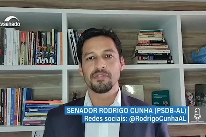 Em pronunciamento, Rodrigo Cunha pede urgência na aprovação de seu projeto que obriga governo a dar total transparência a dados da pandemia