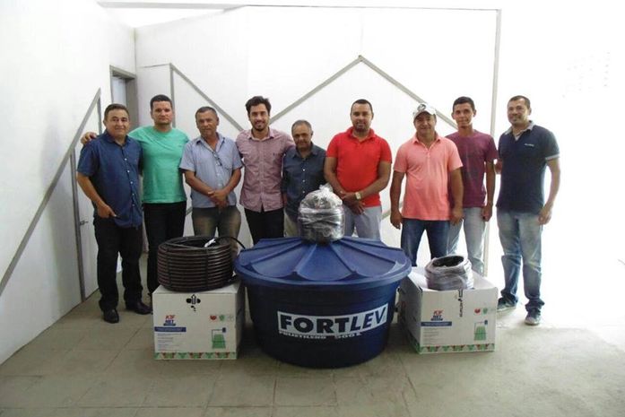 Prefeitura Santana do Mundaú entrega kits de irrigação por gotejamento para atender o setor da agricultura familiar