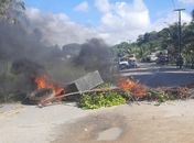Moradores de povoado fecham via em protesto contra concessionária de água: "A população não vai pagar por uma coisa que não tem"