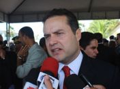 Renan Filho fala durante passagem de comando da PM