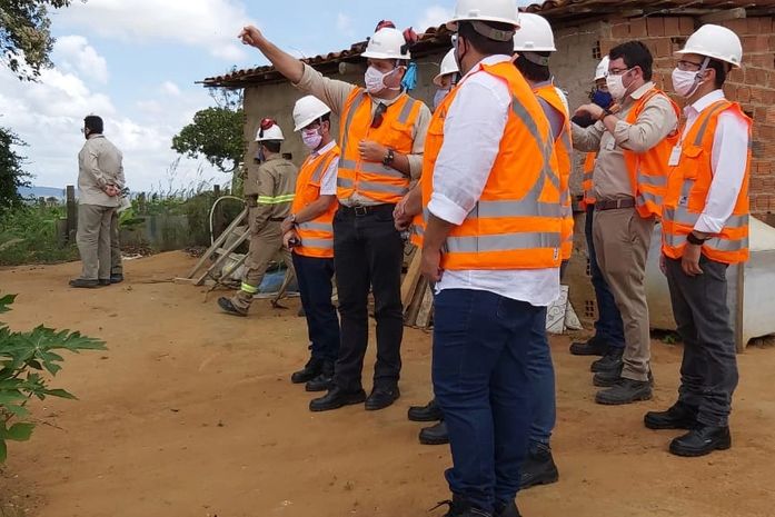 Prefeito de Craíbas e diretor do IMA/AL visitam obras do Projeto Serrote
