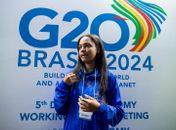 Estudante do Núcleo de Línguas Estrangeiras discursa em inglês no G20