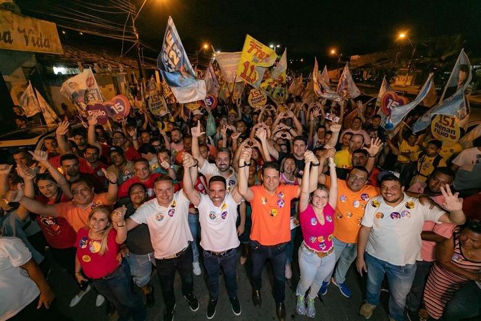 Dudu, Gaby Ronalsa, Paulo Dantas e Renan Filho recebem grande apoio em caminhada em Fernão Velho