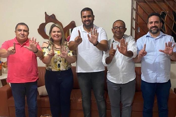 No Instagram Inácio com a secretária Melina, o sobrinho Tiago Freitas, o vice da chapa Zé Vicente e o deputado estadual Paulo Dantas